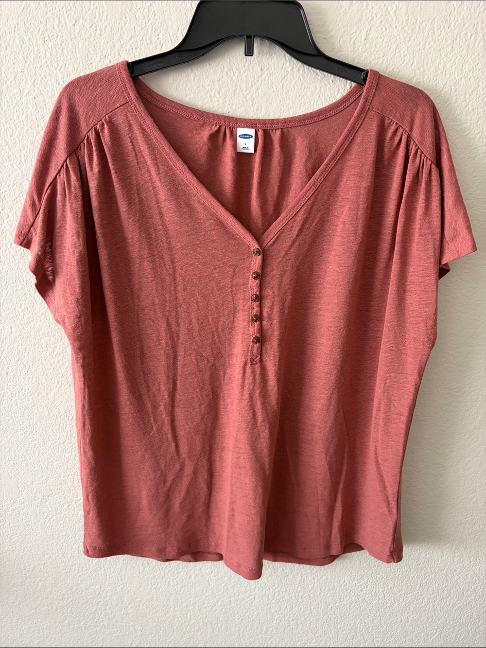 Old Navy Short-Sleeve V-Neck Button Top in Dusty Rose